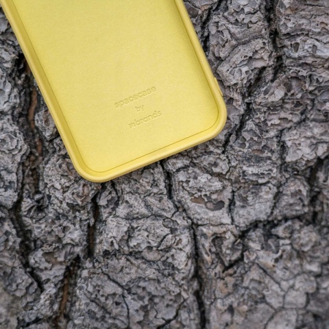 Spacecase Silicone Case iPhone 15 Pro Max yellow