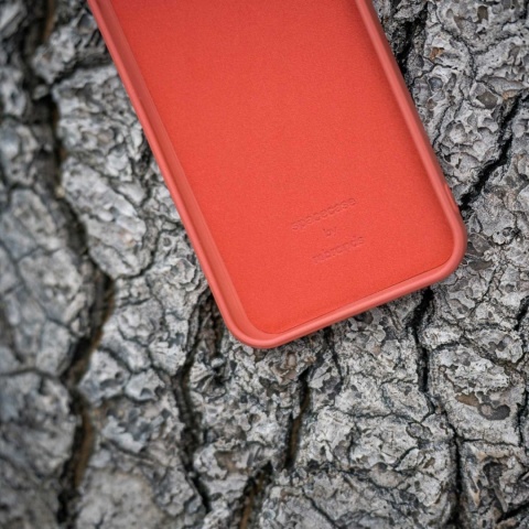 Spacecase Silicone Case iPhone 15 Pro red